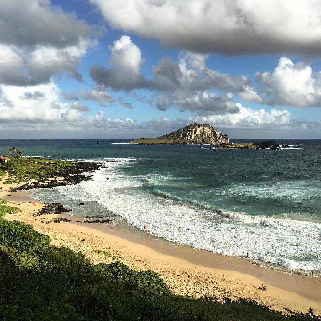 BlueHawaiiPhoto's tweet photo. Love the clouds for a dramatic shot #alohafriday #alohadownunder #oahu #phototour #makapuu #iphone #gohawaii #hawai… https://t.co/QsMznobwff