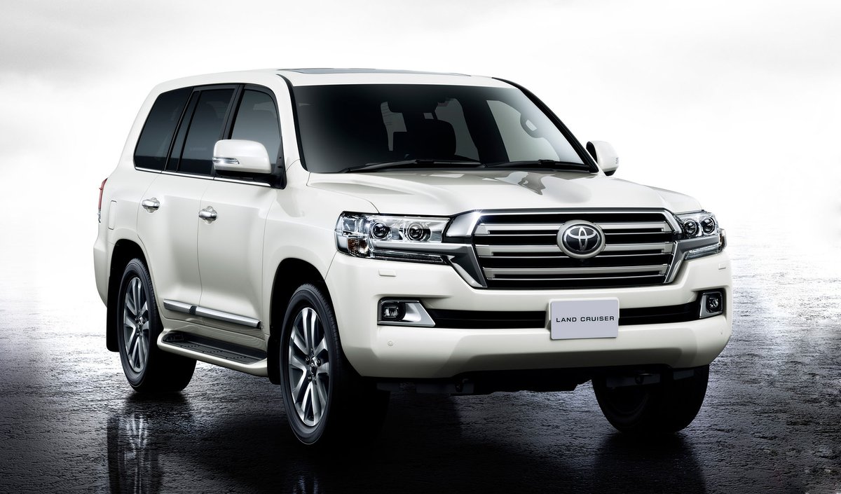 vivadelnikki's tweet photo. @Toyota's new '16 Land Cruiser sure looks awesome, I like the changes now #TRSClub https://t.co/YFAkIzFUEs