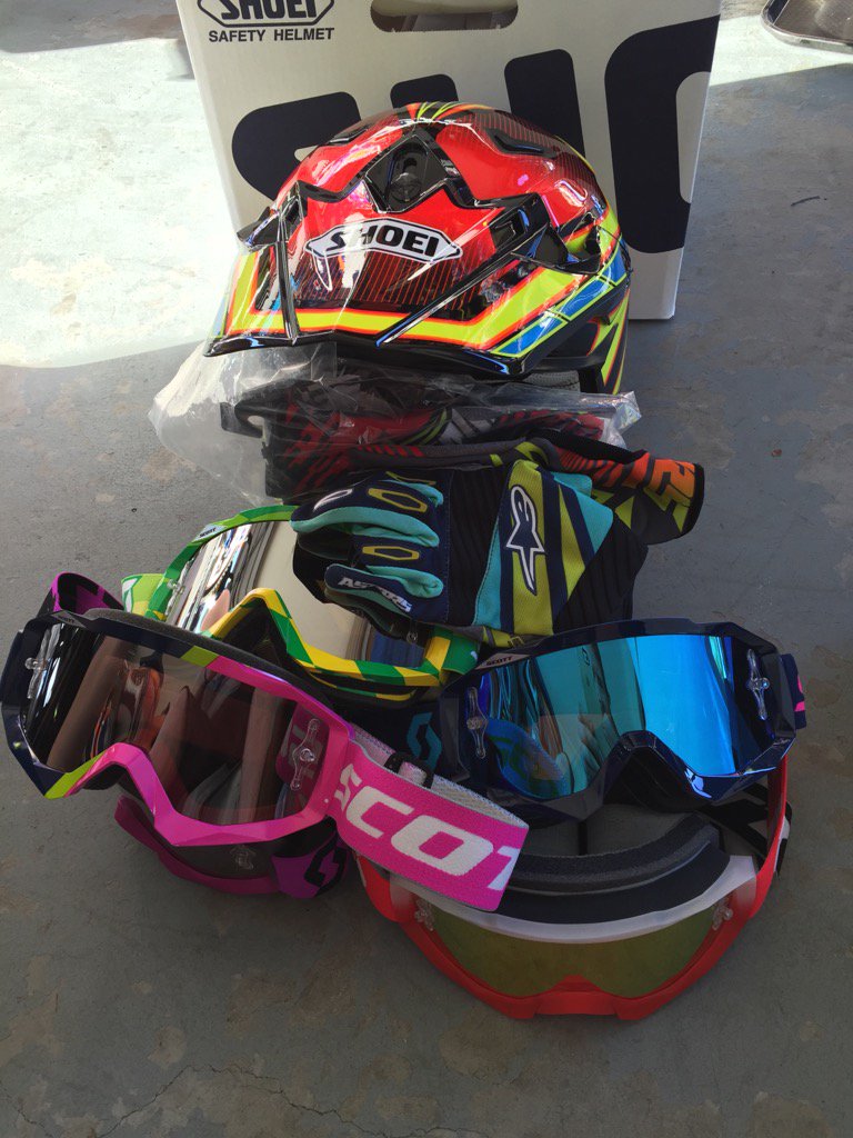 I feel like a pro again 😂😂 thanks to <a href="/AlpinestarsAUS/">Alpinestars</a> <a href="/scottsports/">SCOTT Sports</a> <a href="/ShoeiHelmetsUSA/">Shoei Helmets</a> #kurrikurrispeedway26/12/15