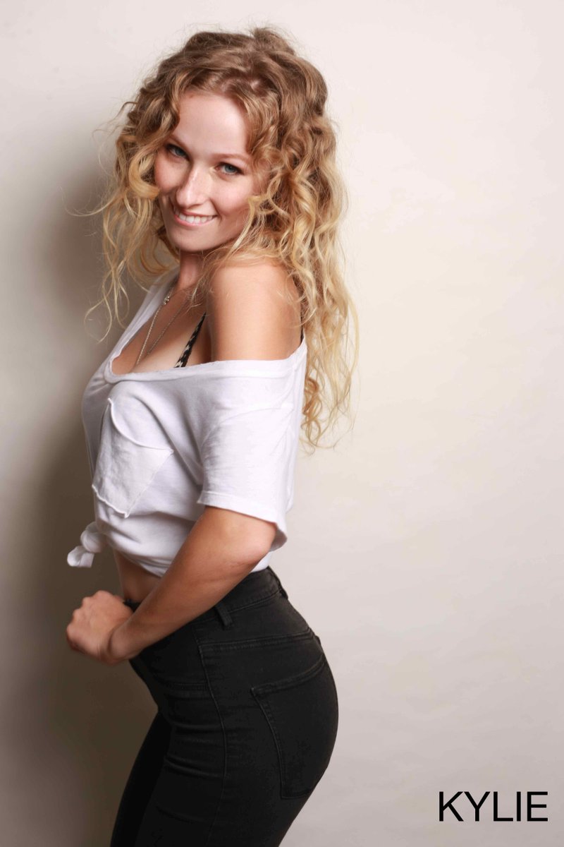 krplushair's tweet photo. Curly #sexy Saturday. Get your sexy #weapon at kr+!

#gorgeous #love #hair #loveyourhair #krplus #lookbook https://t.co/nbb4IoQvhC