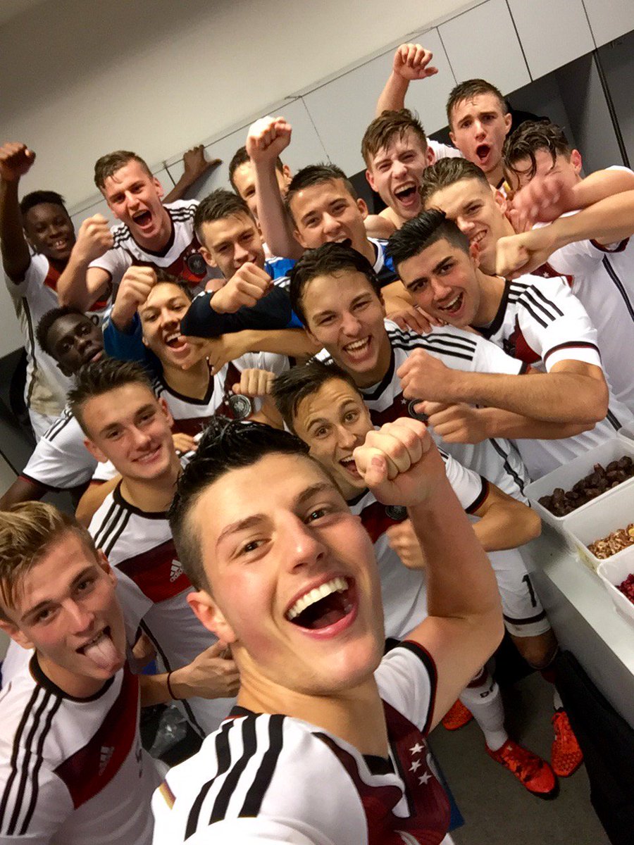DFBNachwuchs's tweet photo. So sehen Sieger aus! 💪 Die #U18 feiert den Sieg beim Winterturnier in Israel! https://t.co/ZtOufXBQ1n