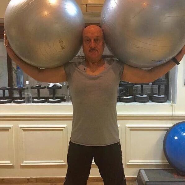 Aladdin on Twitter: "Anupam Kher came up with "3 Balls Theory" in Kya Kool Hain Hum. Never knew he practises it in real life too. https://t.co/2fbe6jBVab" / Twitter