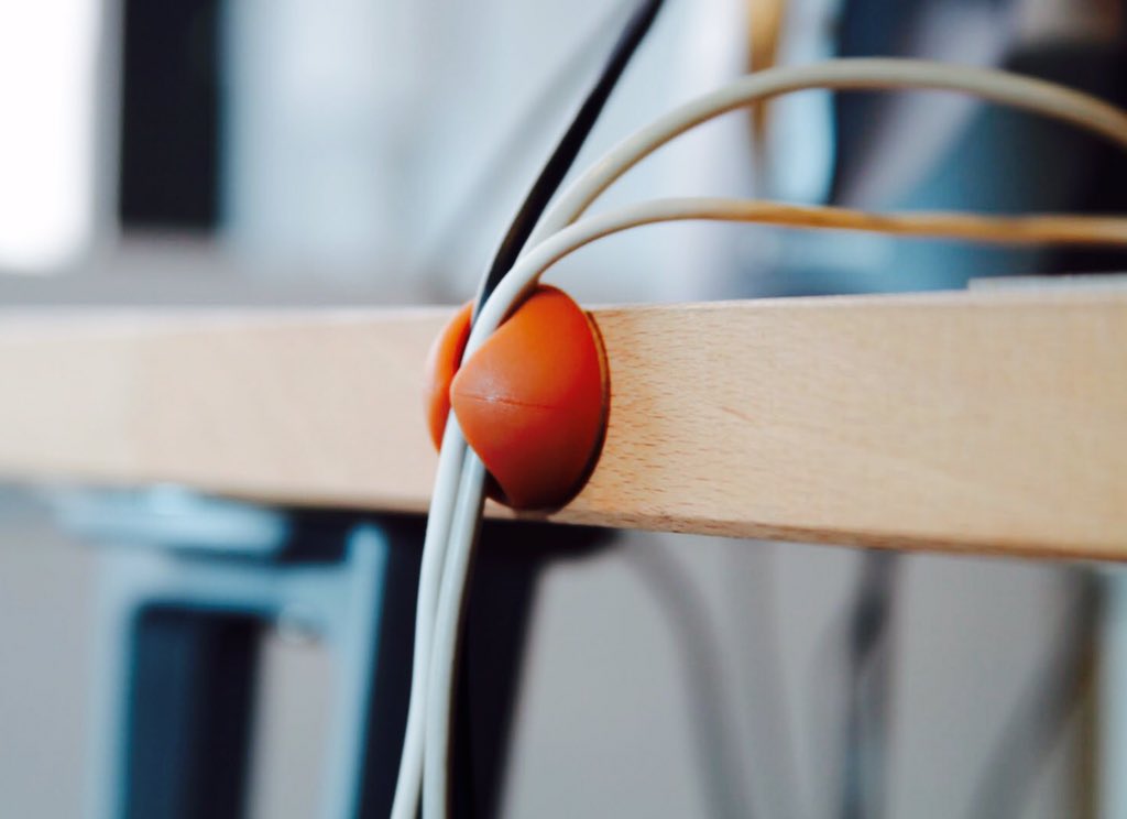 BrandsWalk's tweet photo. It's the little things that make my desk happy! Thanks #bluelounge #cabledrop https://t.co/EHBon5XUKr