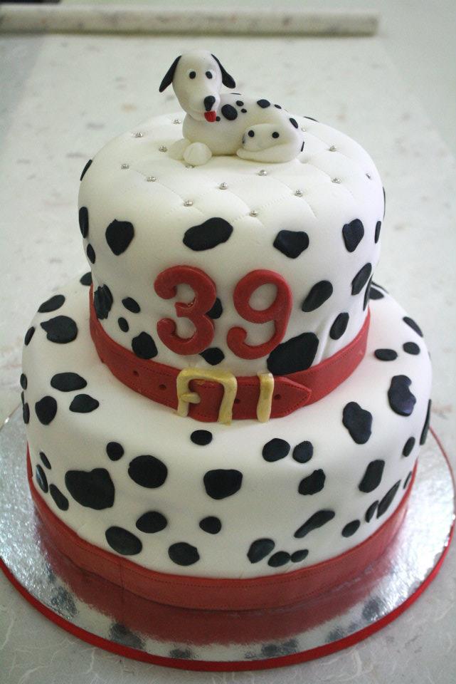 simocakedesign's tweet image. cagnolino, orsetto o gufetto? @lacaricadei1O1  @HariboIT  @GufettoMag facebook.com/pasticceria-La…