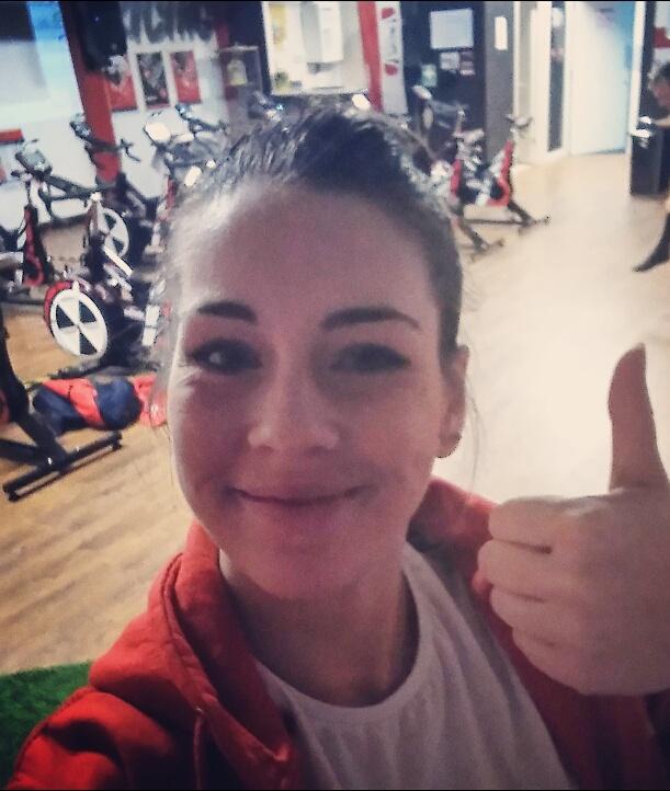 LanaKateRedgewe's tweet photo. Look who's back training! Only 3 weeks after surgery #ThisGirlCan https://t.co/jYEHvXfCnh