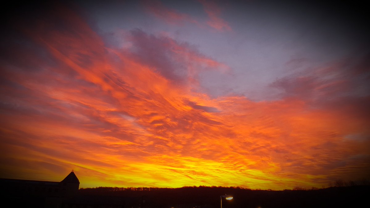 Amazing skies over #Huddersfield this morning!