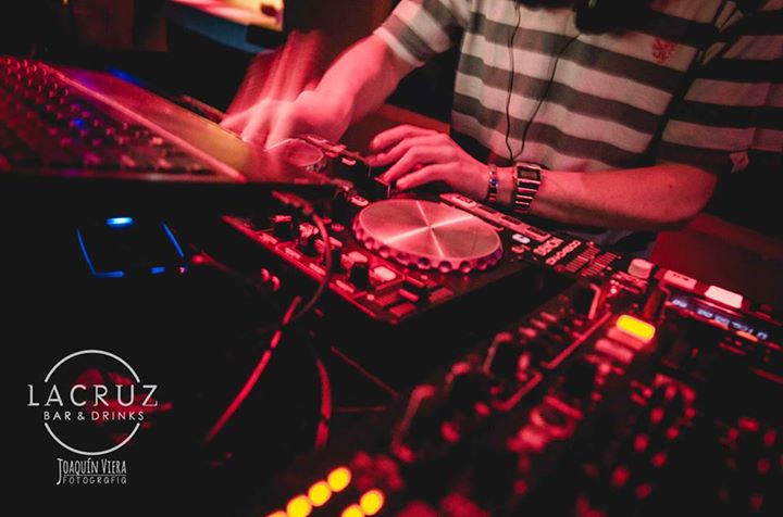 LaCruzBar's tweet photo. HOY se viene terrible fiesta en #LaCruz! NOCHE de FIN DE CURSO! #Promos15 con distintivo pasan FREE h/3.30! https://t.co/P6pmUQ2sac
