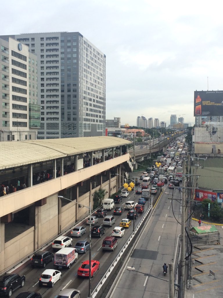 bingkimpo's tweet photo. The new normal is #TerriblyWrong #NOTProgress “@InqMetro: Southbound traffic building up at MRT3-Quezon Ave station https://t.co/wxyNujEXmK