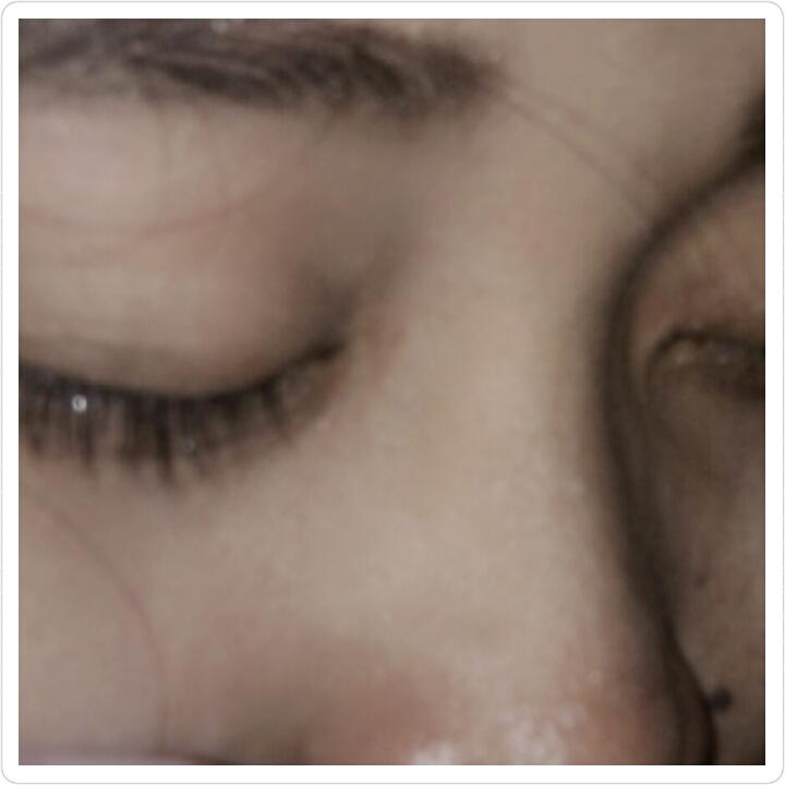 Menangislah seakan terakhir kalinya kamu di kecewakan seseorang. Menangis lah seakan kamu lupa caranya berharap.