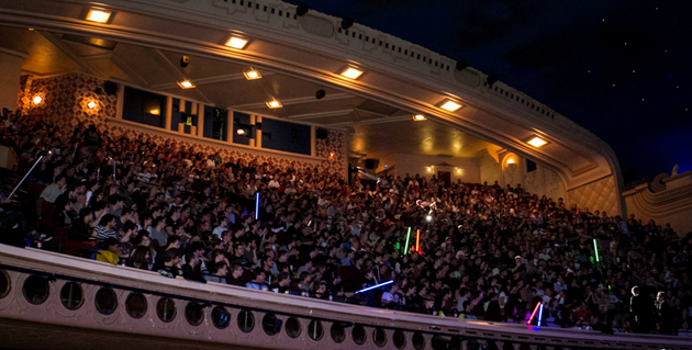 staffSFU's tweet photo. Une nouvelle vidéo pour revivre l'ambiance de folie de la première séance en VO du Grand Rex https://t.co/BPBe4ay2CG https://t.co/UCdo7MRcsY