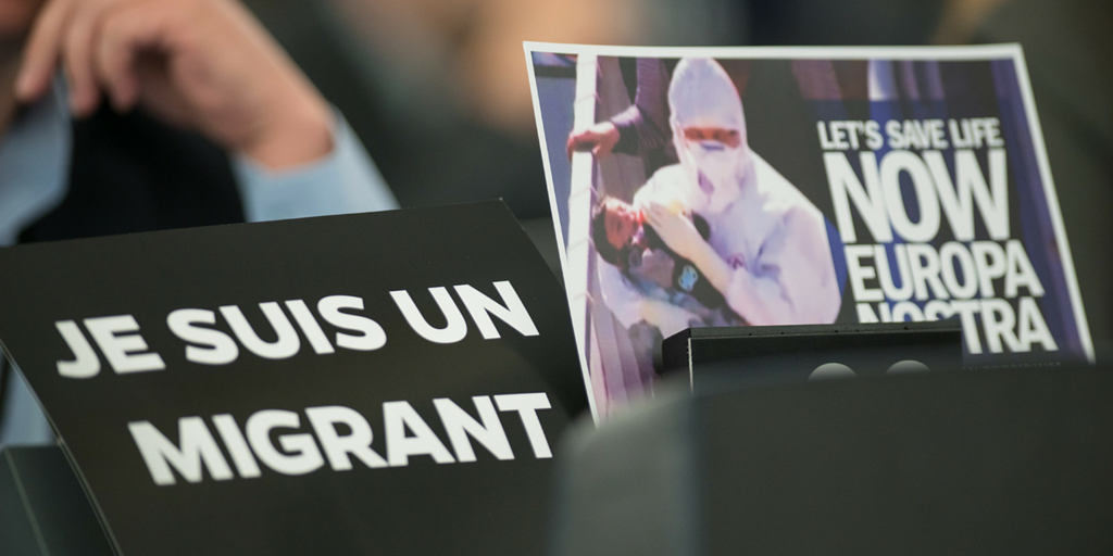 Europarl_EN's tweet photo. Worth a RT: On International #Migrants Day check what EP is doing to tackle #refugeecrisis https://t.co/fQjlTrl0wr https://t.co/uK0p3NZls1