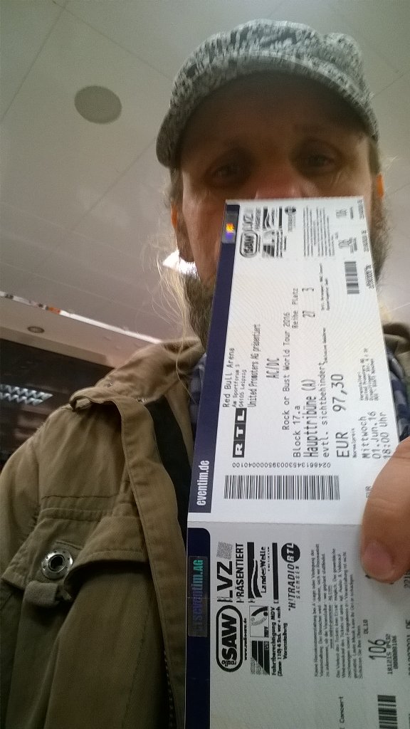 realsky_de's tweet photo. #AC/DC #RockOrBust https://t.co/rmvkpT2nrW