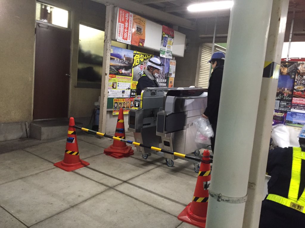 ken103_235's tweet photo. EG5000搬入中 https://t.co/OCnfYZN01W