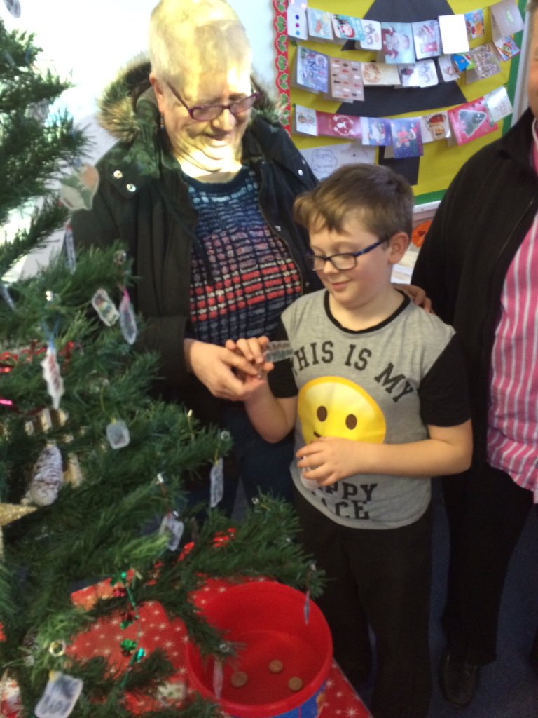 LFAMoorhead's tweet image. Come on mimi , buy my shrinkle, it's amazing #shrinkle #enterprise