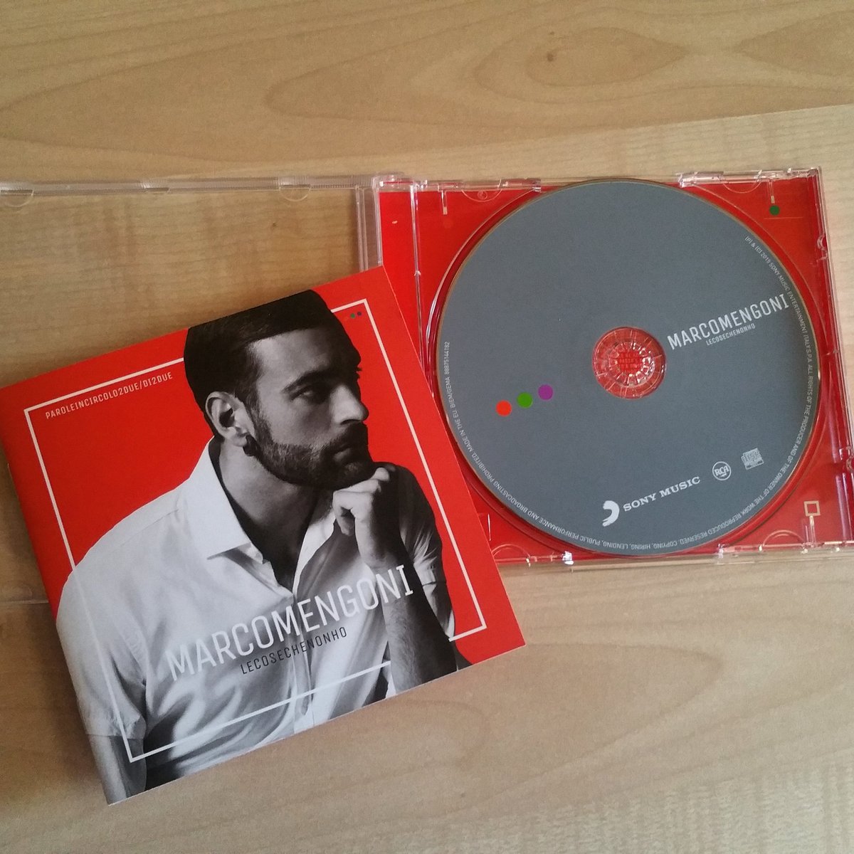 laura_p626's tweet photo. Eccoloo!! @mengonimarco finalmente anche #LECOSECHENONHO fa parte della mia #collezione 😍 complimentissimi! Lo adoro https://t.co/grqhasVfwa