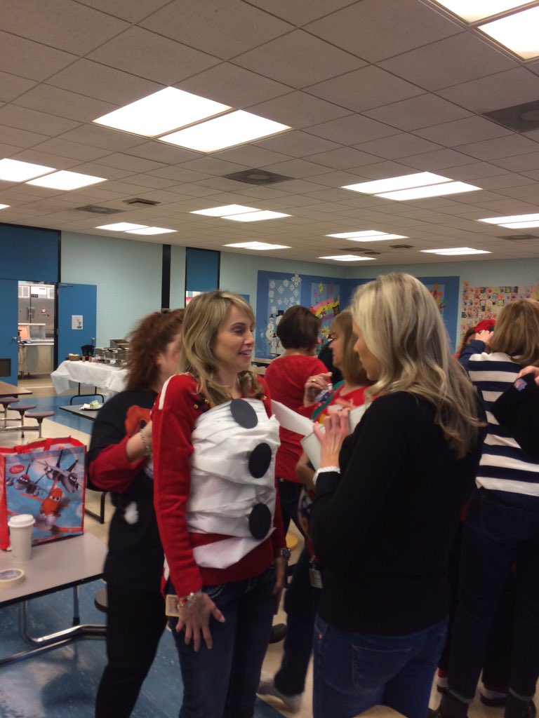 kosanovic_j's tweet photo. FG celebrating the season at holiday breakfast #uglysweaters #snowmancontest #MontourProud https://t.co/qVwcbrRigO
