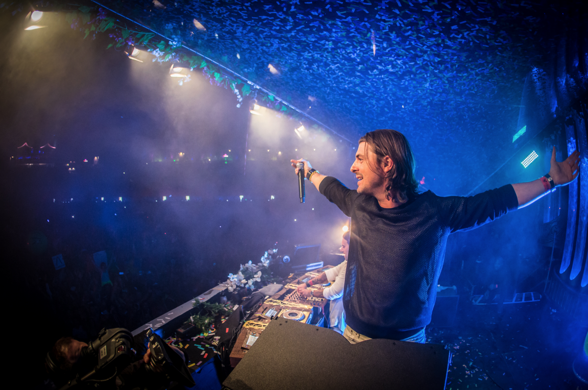 tomorrowland's tweet photo. Happy Birthday @Axwell... https://t.co/atHDkUAt3S