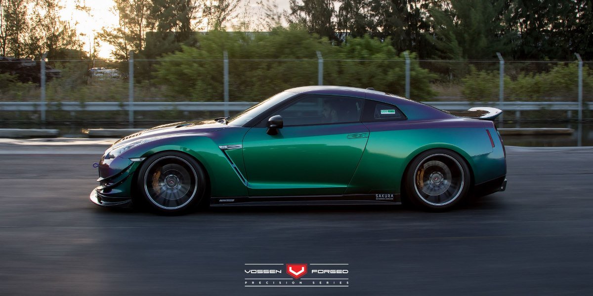 Highway chameleon. <a href="/_autoevolution_/">autoevolution</a> showcases a custom #Nissan GT-R w/ color flip paint. nssn.co/slUhEr