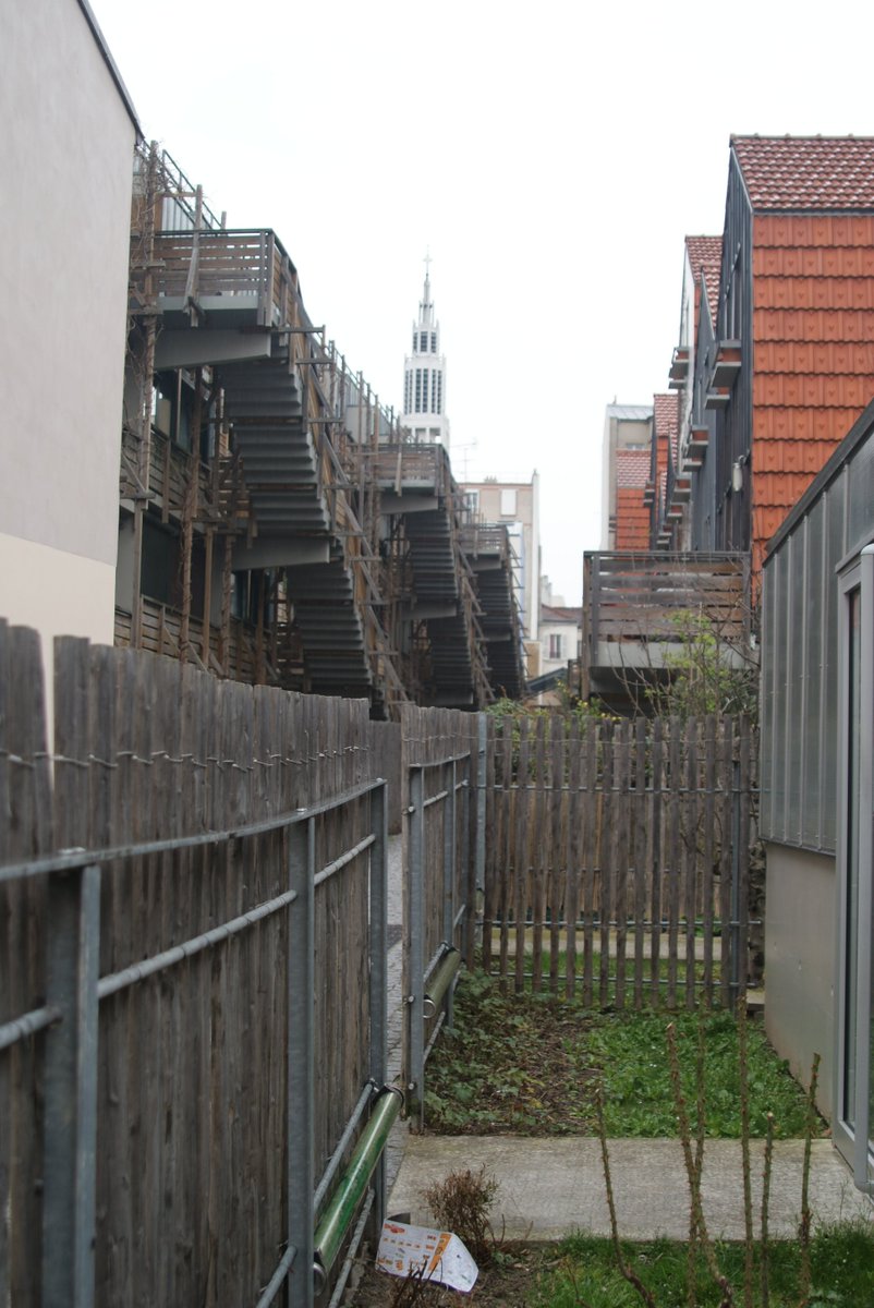 ClareNashArch's tweet photo. #EdenBio #housing reflects the journey home - through the scale of the garden to the scale of the townhouse https://t.co/HmU5Gna978