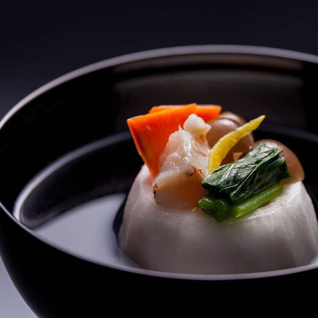 gastronomy's tweet photo. Sea bream and tunip in clear soup
甘鯛かぶらかまくら仕立て

#seabream #tunip #foodstyling #food #turnip #foodphotography #veget… https://t.co/7lVqzOYHAl