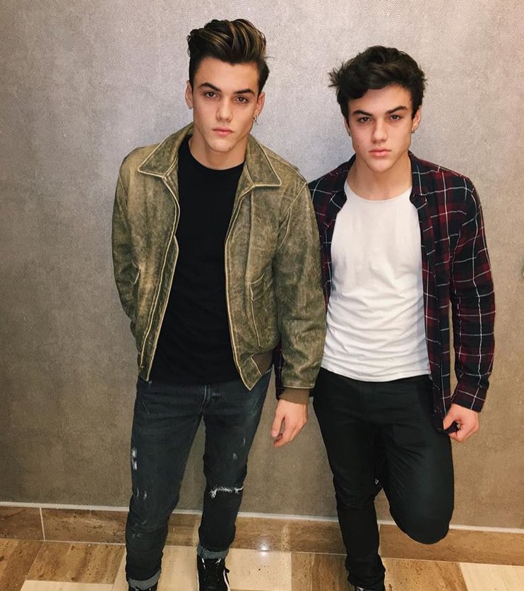 TrashOrNotYT's tweet image. The Dolan Twins

RT = Keep
Like = Throw in the trash