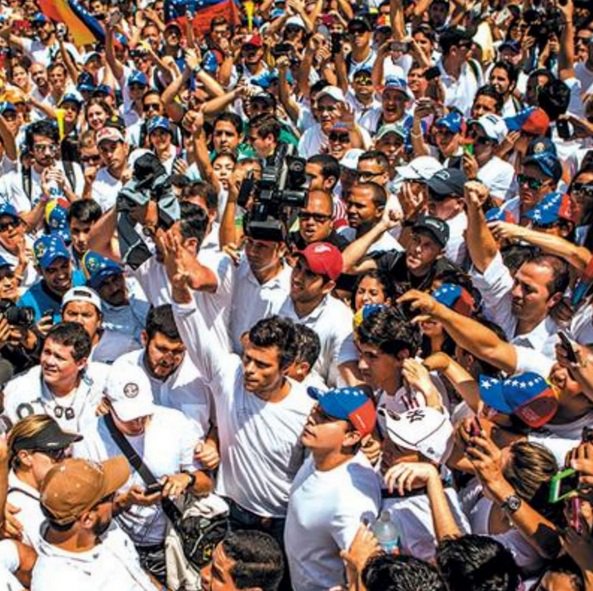 VoluntadPopular's tweet photo. ¡Gloria al bravo pueblo! Vale la pena cualquier sacrificio por la libertad de toda Venezuela #FuerzaYFe https://t.co/93X5ixrUzu