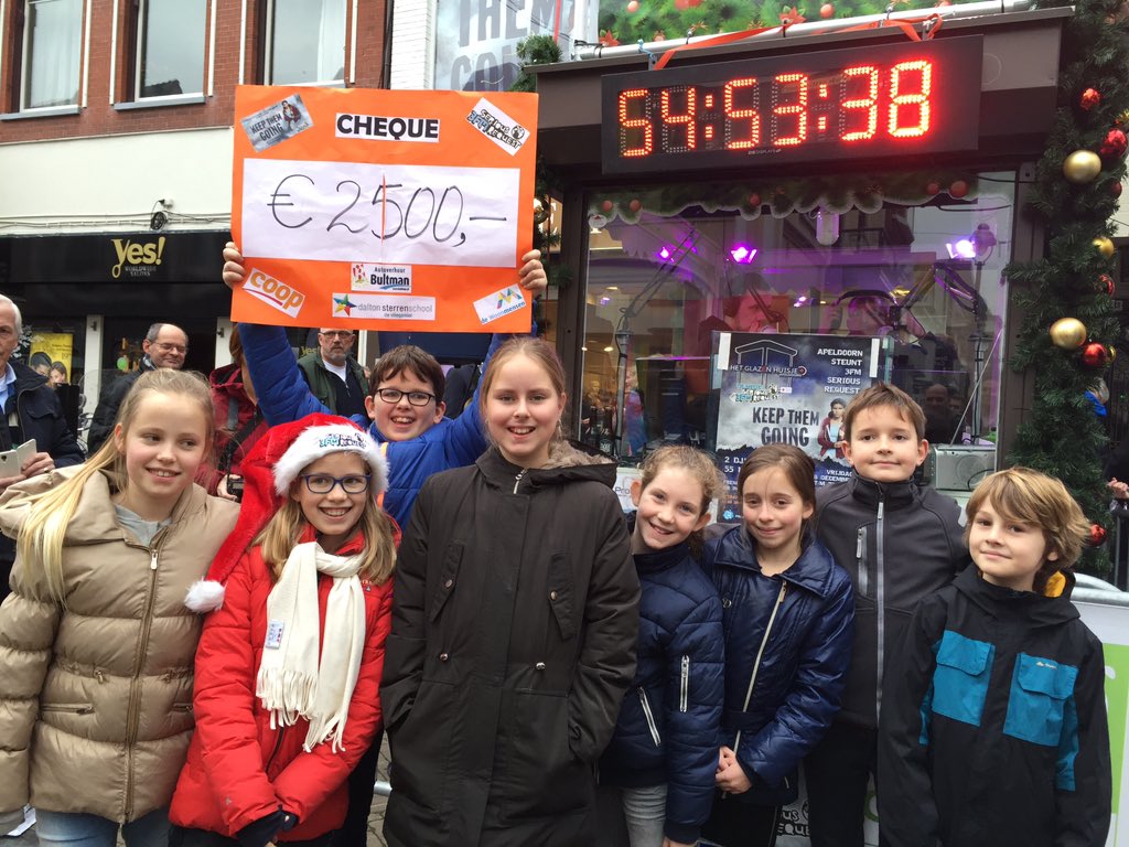 IJzersterke ondernemers in de dop op de Vliegenier. Maar liefst 2500 EURO voor #SR15 #glazenhuisjeapeldoorn. Top!!!