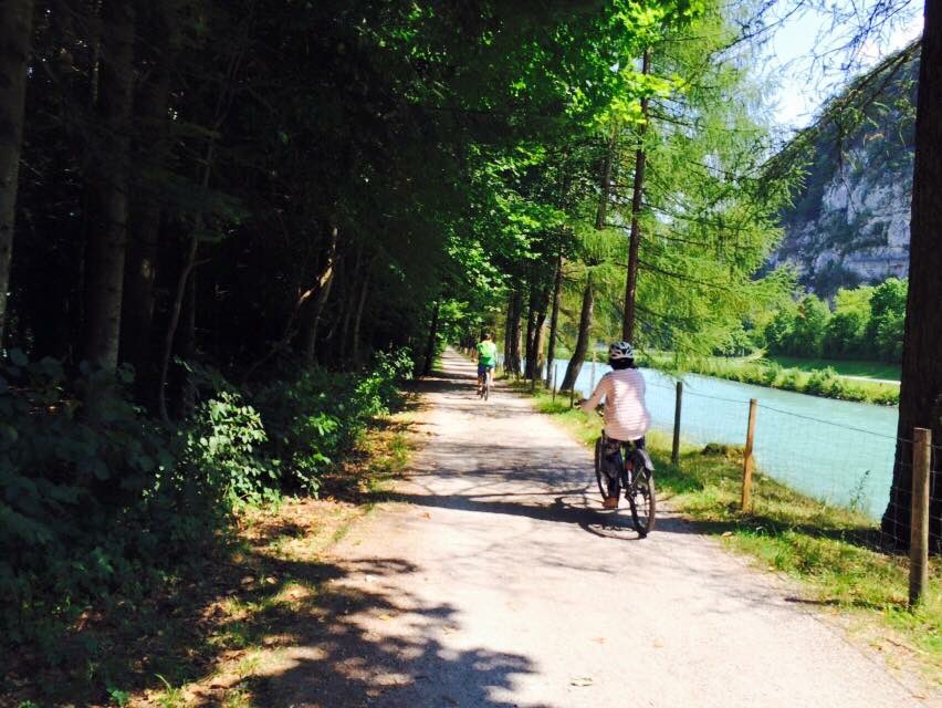 lovelytrap's tweet photo. Biking around #interlaken #Switzerland with #flyingwheel https://t.co/wiOyzxztdo