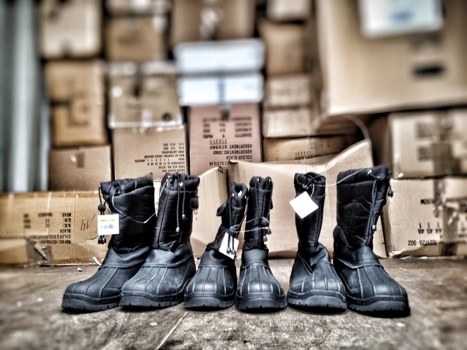 LdH_ReShare's tweet image. Met dank aan @bristol_nl kunnen wij 4500 vluchtelingen in Athene blij maken met warme, nieuwe moonboots. #Noodhulp