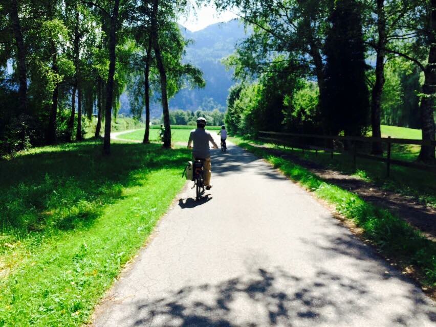 lovelytrap's tweet photo. Beautiful #interlaken #switzerland https://t.co/kxEp9Pwo4g