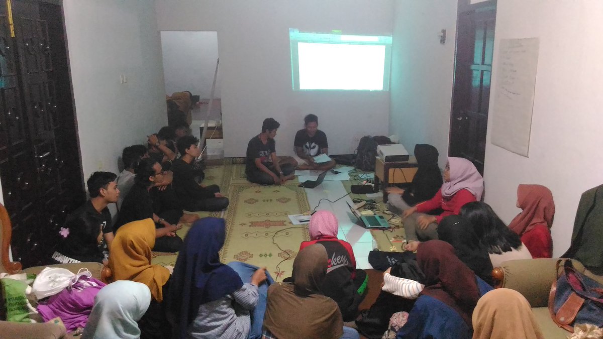 SSChildJogja's tweet photo. Selamat untuk terpilihnya kakak-kakak pengurus harian SSCJ 2015/2016 mari bergerak dan menggerakkan!! https://t.co/m2O0k7jO0K