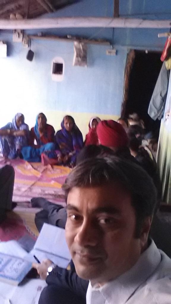 rajeevthakur69's tweet photo. Participating in women self help group mtg at mandwa village in dungarpur #rajasthan. #rajeevika #rgavp https://t.co/xy7hgVGrOJ