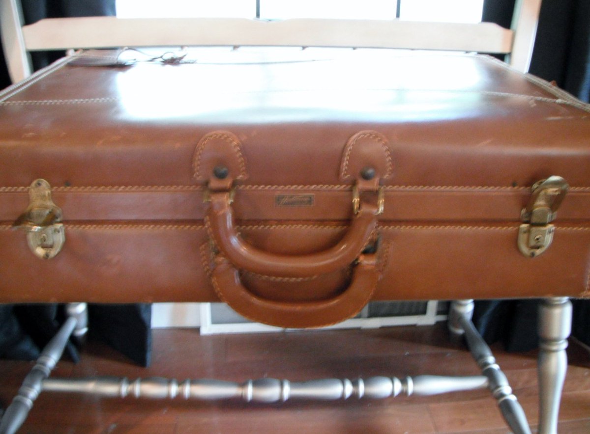 vintageexchange's tweet photo. Large Hartmann Saddle Leather Luggage, Suitcase, Mid Century Travel, https://t.co/12kOhEfovR #Etsy #LargeSuitcase https://t.co/muod9a4kcX