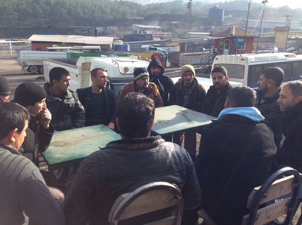 #Soma'da #İşçiKıyımı: #İmbat Madencilik'te sabah vardiyaya gelen sendikalı 150 #madenci işten çıkarıldı. #18Aralık
