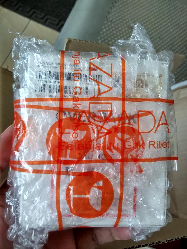 Mario_An8's tweet photo. @LazadaID @xiaomiindonesia mi powerbank sukses sampai di tujuan.....#harbolnas2015 https://t.co/9gTGAJqalE