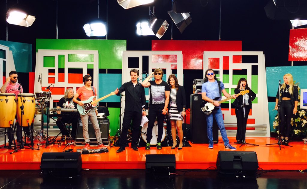 LariSerrano's tweet photo. #MilProgramas ¡Un lujo! En @banda3punto0 @VilmaPalma CC @NuriaAmOK @eltatoyoung @Tomas_Reynolds @tvnoe @LariSerrano https://t.co/sgRc4wmQkm