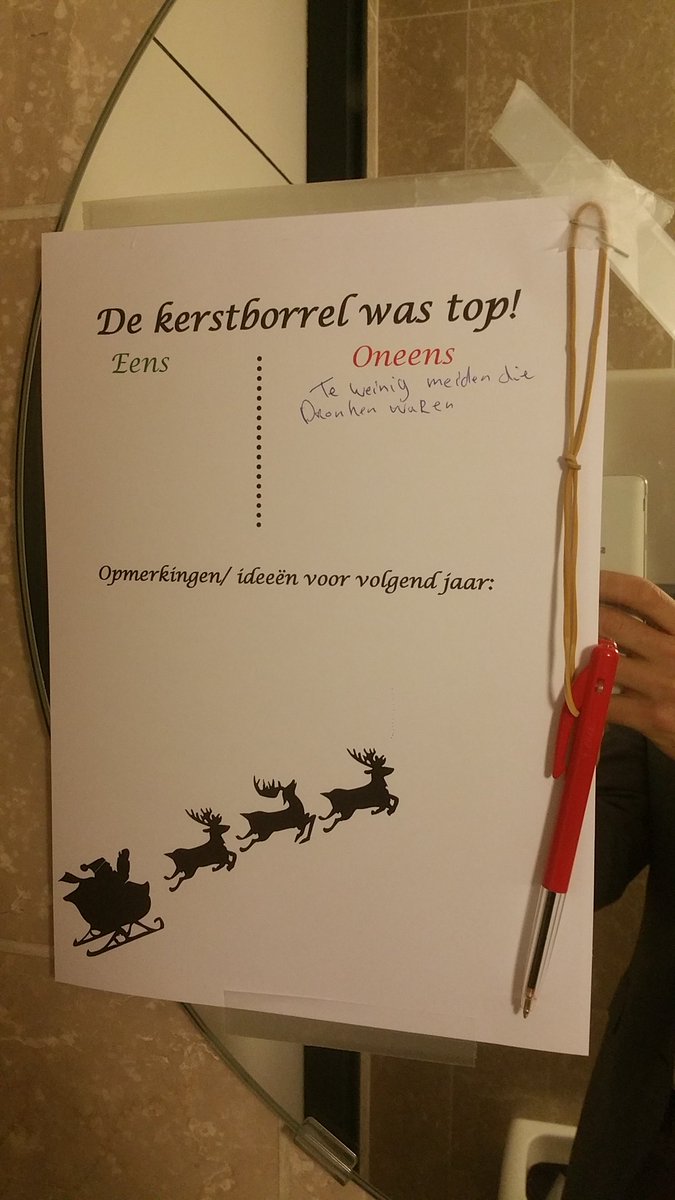 Hans___Jan's tweet photo. De kerstversiering viel kennelijk wat tegen dit jaar. https://t.co/7UPbAk4CXI