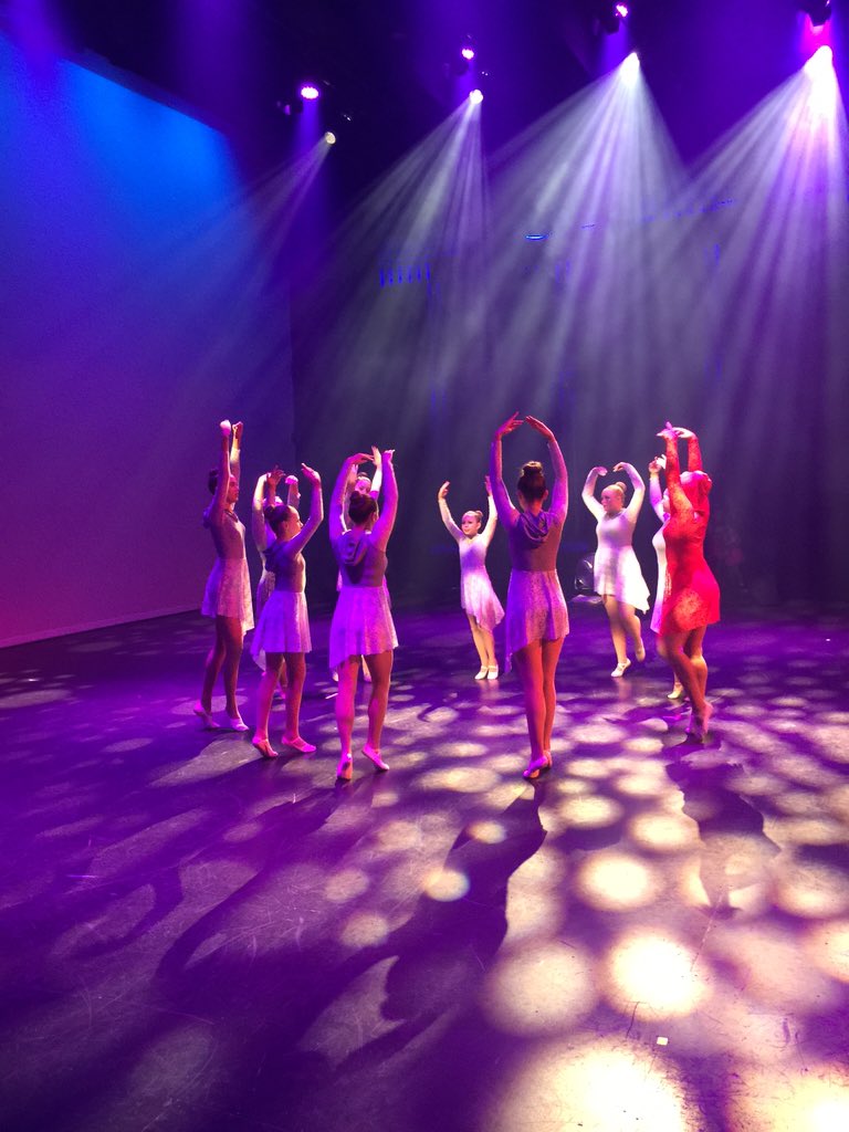 dance_reflect's tweet photo. #backstage #danceintothelight #reflections https://t.co/gCy2krAziM