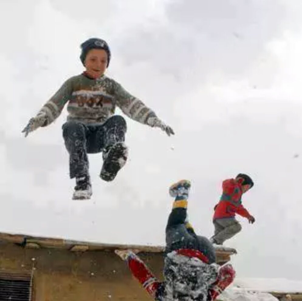 Zalım kayar bu cocuklar öyle snowboard falan bilmezler