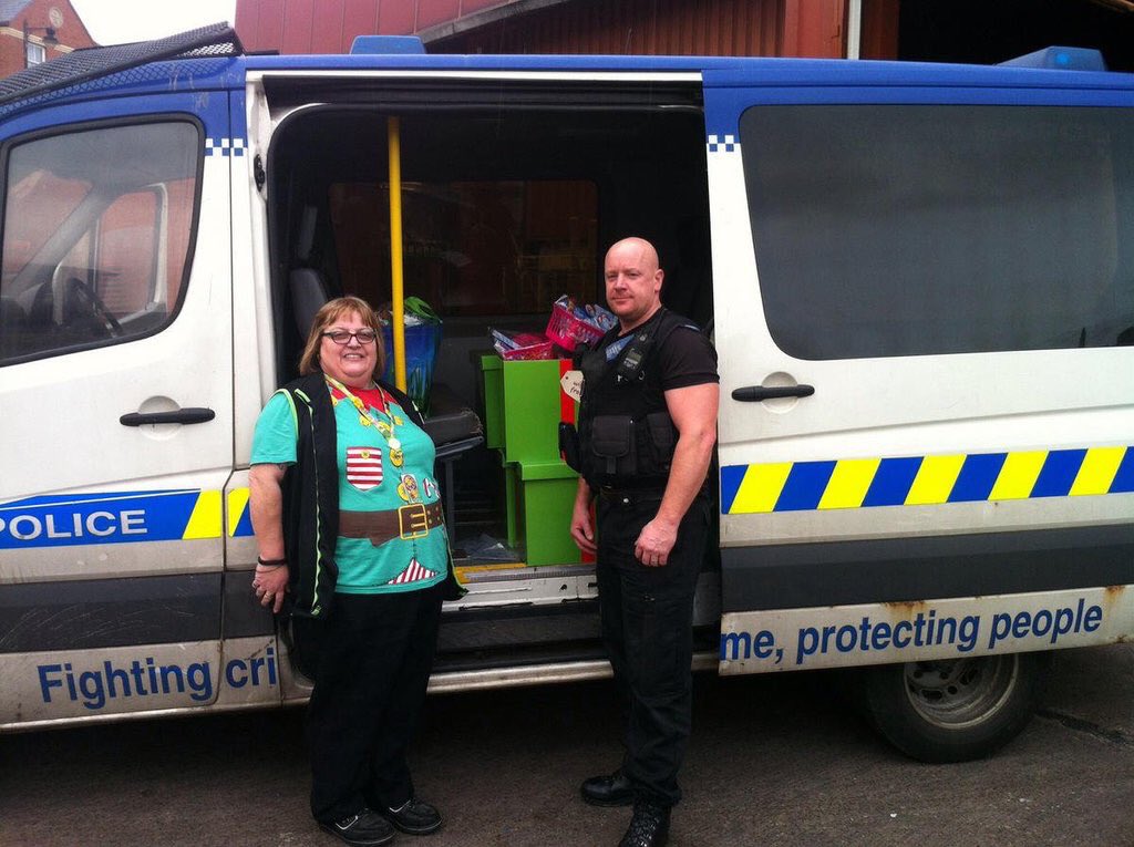 asdastockport's tweet photo. Out in the community today delivering hampers with PCSO Crowley #becauseitschristmas #happytoelf https://t.co/vYnf2j0I6k