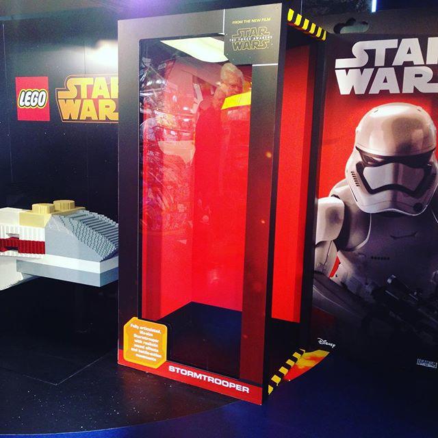 HamleysOfficial's tweet image. Find the #StarWars #photobooth on 5th floor of Hamleys Regent Street and prepare your favourite pose!