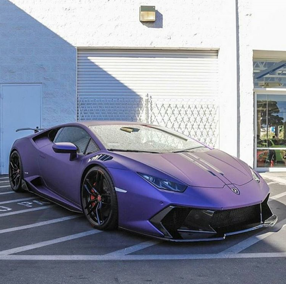 CarSwapMe's tweet photo. Purple Huracan 💜 https://t.co/KIMcCXB8P2 https://t.co/s4ijIAhAG0