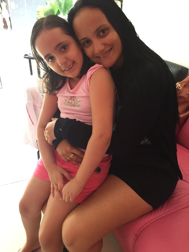 emillyclaudia's tweet photo. Gente essa Lorrane, um exemplo de vida pra gente começar o dia, ela teve AVC com cinco anos mas ama viver!!! https://t.co/SE76shHovW