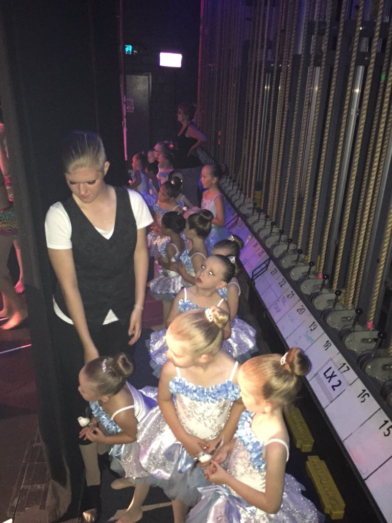 dance_reflect's tweet photo. #backstage #danceintothelight #reflections https://t.co/NtfvHJTnwd