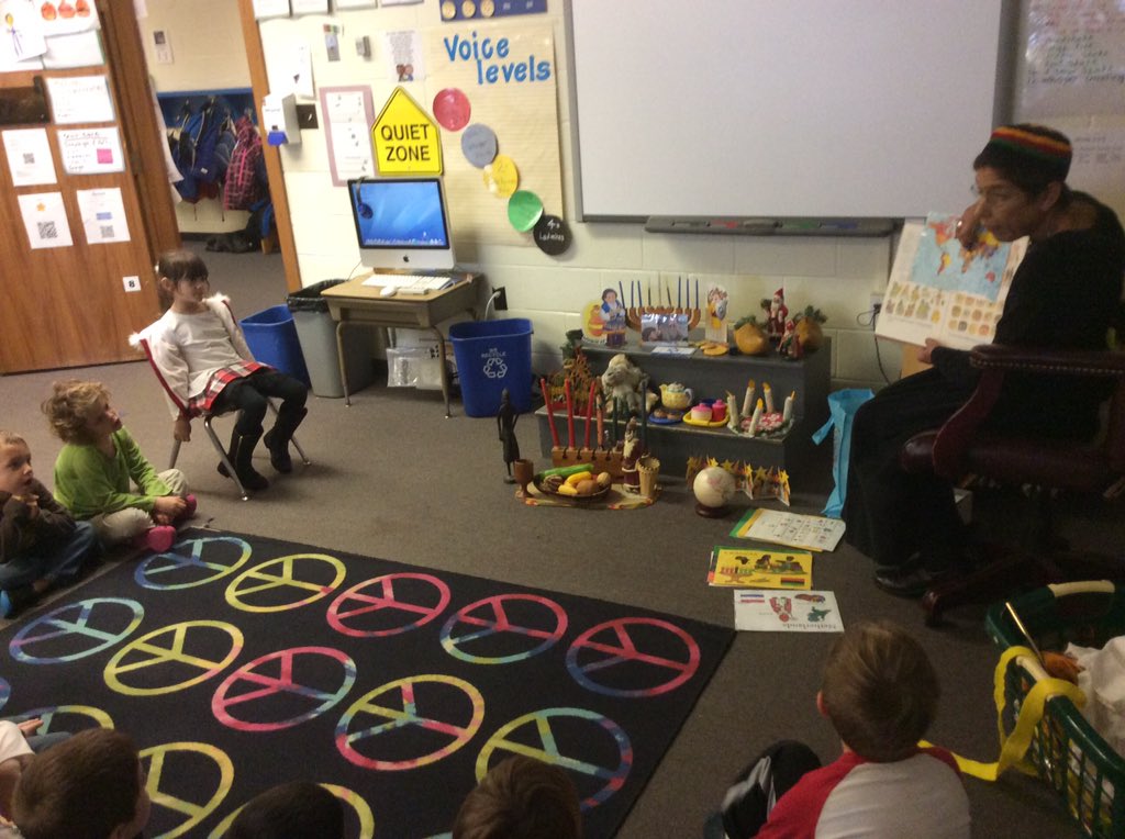 MooreKinder1981's tweet photo. Holidays around world lesson #OOBSchools #kindergarten #diversity https://t.co/VYGSkfQv51