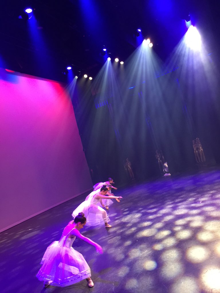 dance_reflect's tweet photo. #backstage #danceintothelight #reflections https://t.co/wh2fGhvX1T