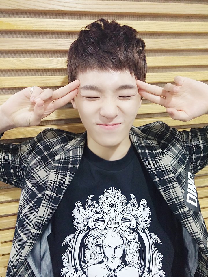 pledis_17's tweet photo. [17's 디노] 오랜만에 너무 즐거웠어요ㅎㅎ요즘 날씨 너무 추우니까 따뜻하게 입고 다니시고!! 안뇽~♥ https://t.co/q1dO4taRKm