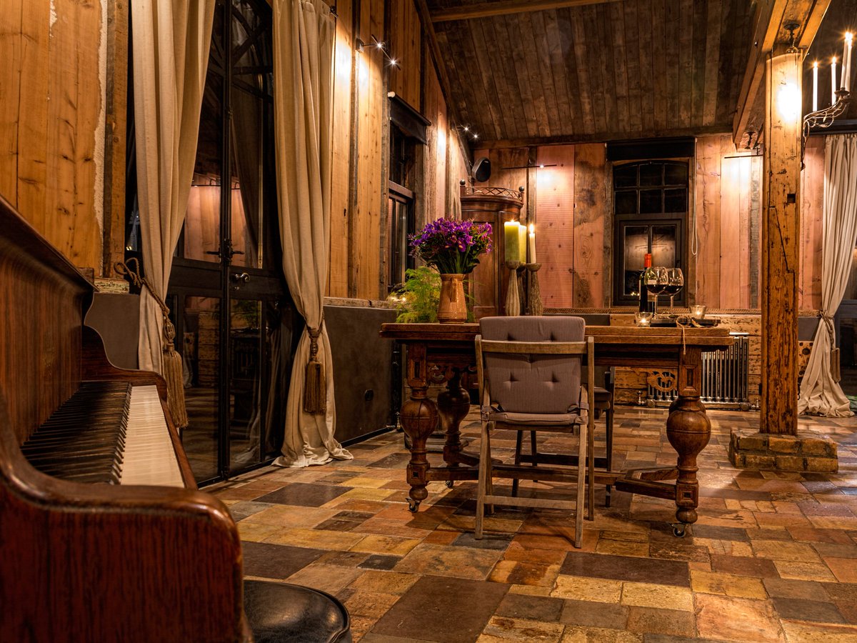 nada_cliche's tweet photo. WINE &amp; DINE | This romantic getaway is a refurbished barn just outside of Amsterdam #nadaCliche @PrivateMansions https://t.co/4L5FYSM7c7