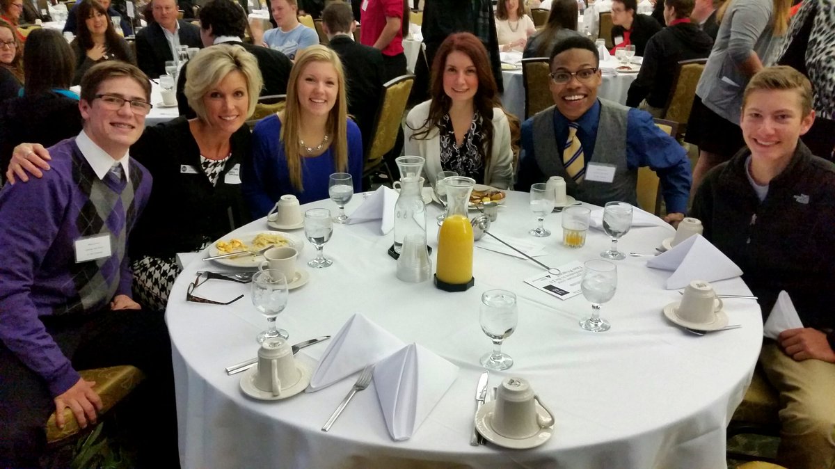 BowerGulley's tweet photo. Having fun at the #jatitanchallenge with @RGMillennium #table5rocks https://t.co/tYkSlLUmlK