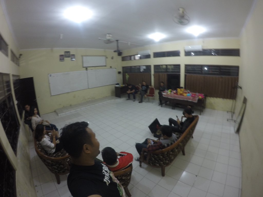 Lagi nungguin mau manggung nih